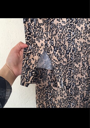 Leopar desenli saten elbise - Görsel 6