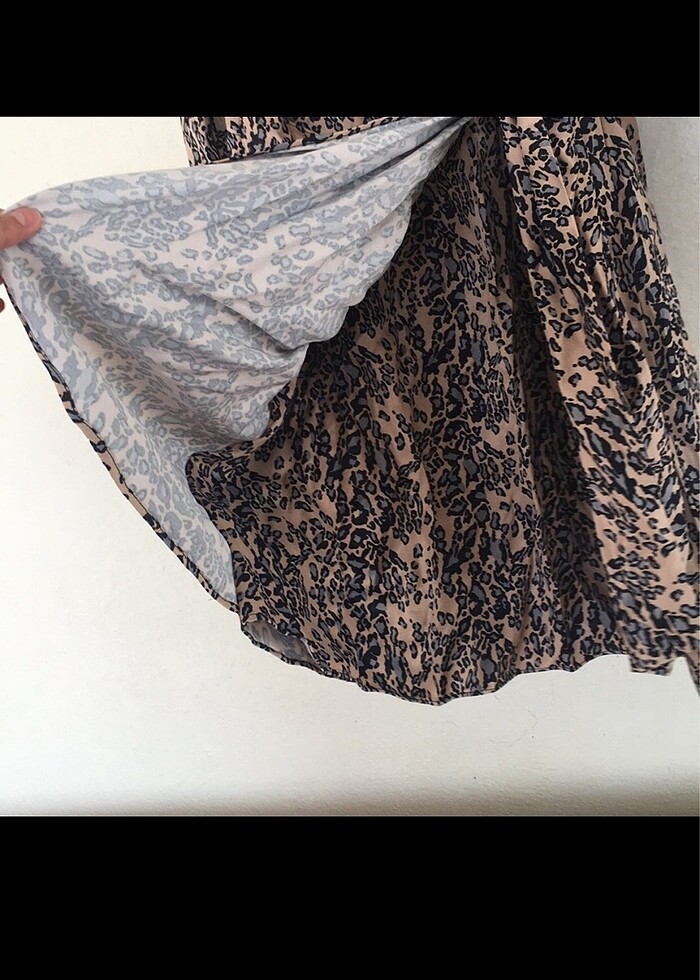 Leopar desenli saten elbise - Görsel 4