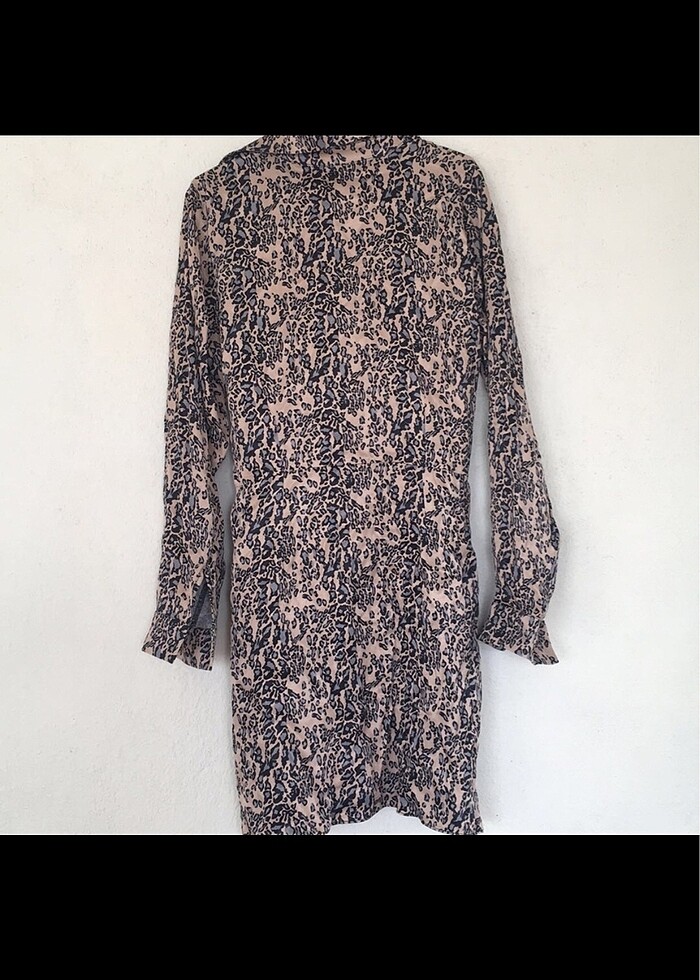 Leopar desenli saten elbise - Görsel 5