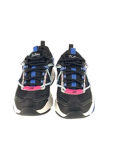 37 Beden Skechers Spor Ayakkabı %70 İndirimli.