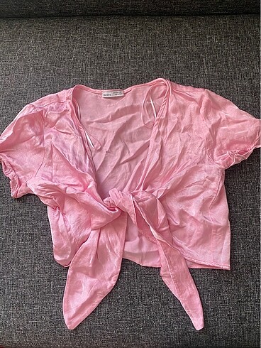 pembe parlak kumaş bağlamalı üst