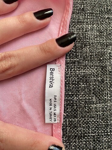 Bershka pembe parlak kumaş bağlamalı üst