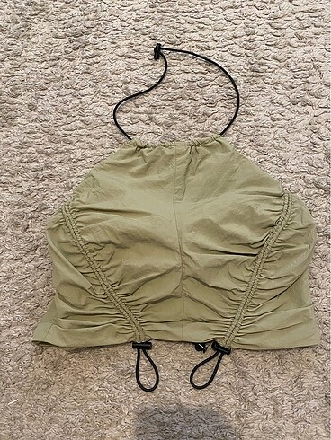bershka sırt dekolteli crop