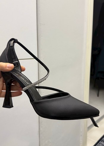 39 Beden Klasik Siyah Stiletto Topuklu Ayakkabı