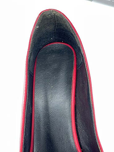 39 Beden kırmızı Renk PreLoved Platform %70 İndirimli.