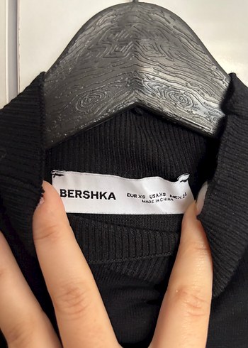 Siyah Yüksek Yakalı Uzun Kolsuz Elbise - Görsel 5