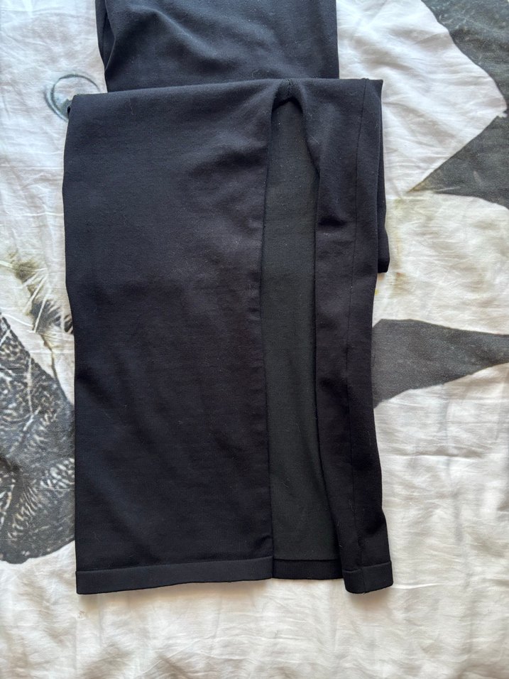 Siyah Yüksek Yakalı Uzun Kolsuz Elbise - Görsel 2