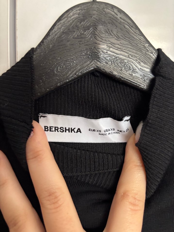 Siyah Yüksek Yakalı Uzun Kolsuz Elbise - Görsel 5