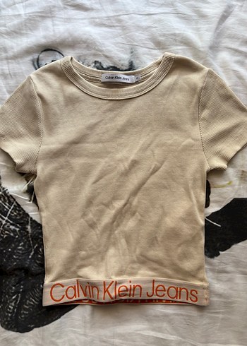 Calvin Klein Jeans Kız Bej Kısa Kollu Tişört - Görsel 2