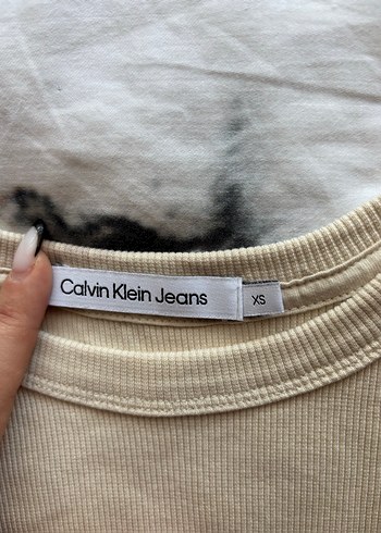 Calvin Klein Jeans Kız Bej Kısa Kollu Tişört - Görsel 3