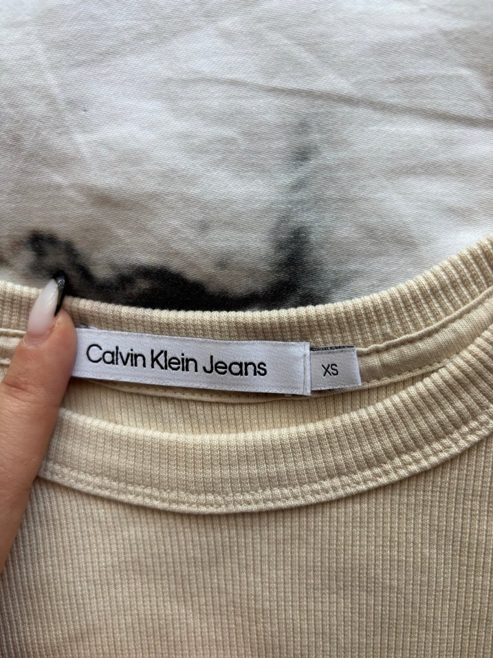 Calvin Klein Jeans Kız Bej Kısa Kollu Tişört - Görsel 3