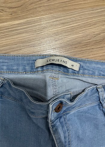 Mavi Kadın Elastik Belli Midi Denim Şort - Görsel 5