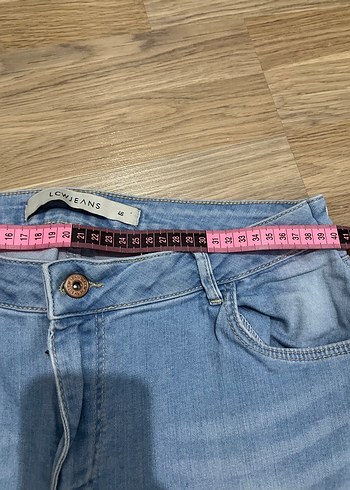 Mavi Kadın Elastik Belli Midi Denim Şort - Görsel 3