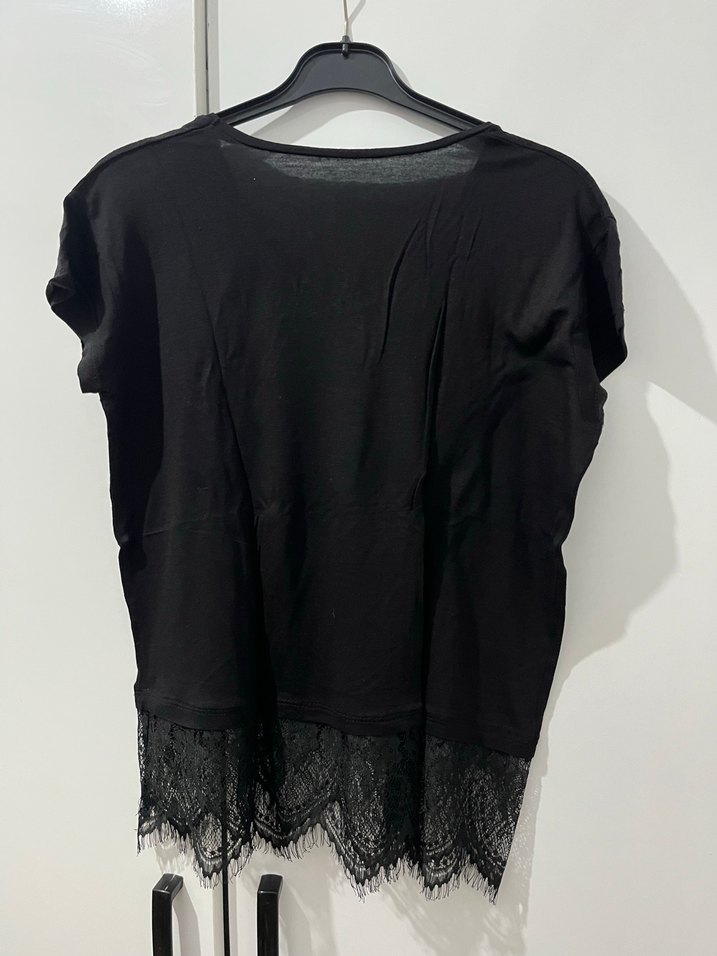 Siyah V Yaka Dantelli Kısa Kollu Bluz - Görsel 3