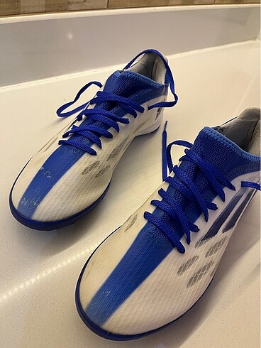 43 Beden beyaz Renk Adidas Speedflow Halı Saha Kramponu