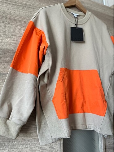Twist Twist Colorblock Sweatshirt