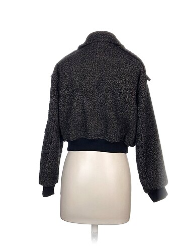 m Beden Bershka Mont %70 İndirimli.