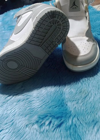 Beyaz Gri Velcro Bağcıklı Basketbol Ayakkabısı - Görsel 3