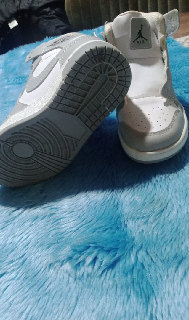 Beyaz Gri Velcro Bağcıklı Basketbol Ayakkabısı - Görsel 3