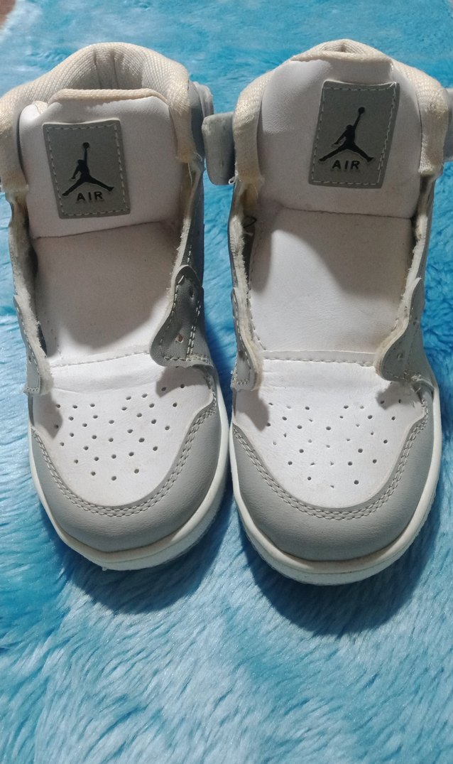 Beyaz Gri Velcro Bağcıklı Basketbol Ayakkabısı - Görsel 2