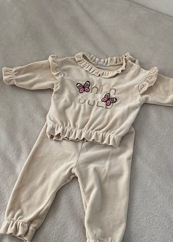 Uzun Kollu Fırfırlı Bebek Kız Takımı - Görsel 3