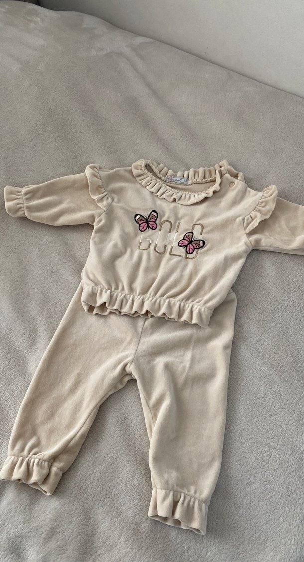 Uzun Kollu Fırfırlı Bebek Kız Takımı - Görsel 3