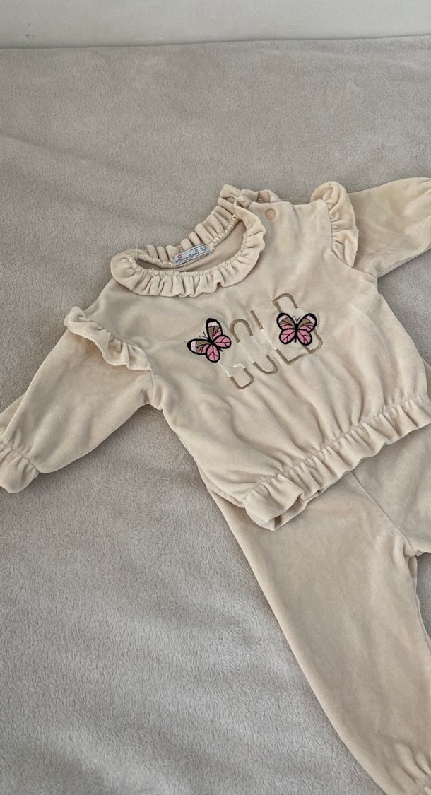 Uzun Kollu Fırfırlı Bebek Kız Takımı - Görsel 2