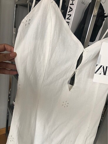 xs Beden ZARA İŞLEMELİ ETİKETLİ ELBİSE