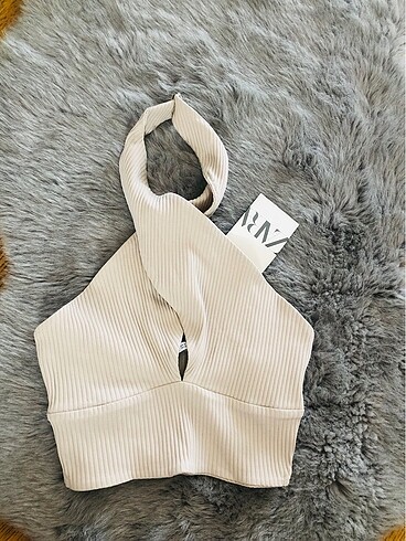 ZARA ETİKETLİ ÇAPRAZ BANTLI ÜST S BED