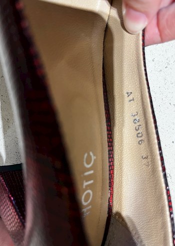 Bordo Yılan Desenli Tokalı Topuklu Kadın Ayakkabı - Görsel 4