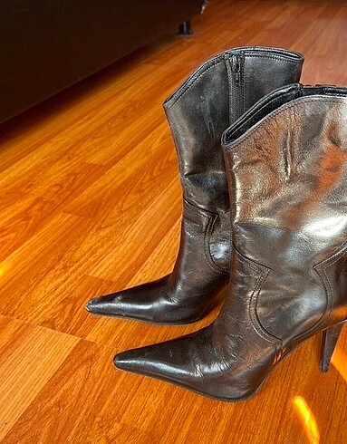 Guess Guess vintage sivri burun acı kahve kısa çizme