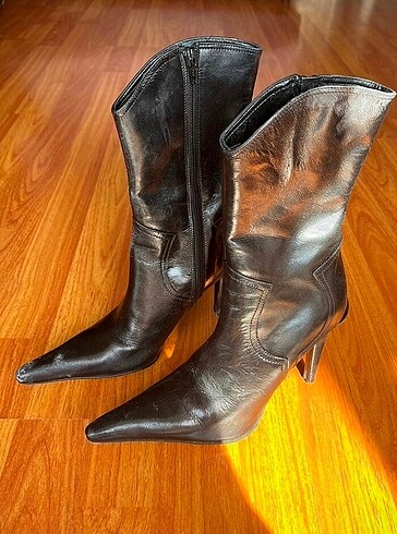 Guess vintage sivri burun acı kahve kısa çizme