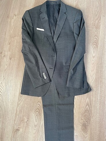 48 Beden Orijinal hugo boss takım elbise