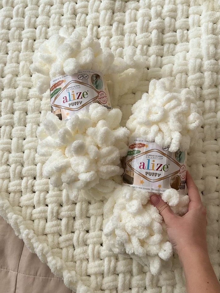 Beyaz Nakışlı Örgü Çocuk Battaniyesi - Görsel 2