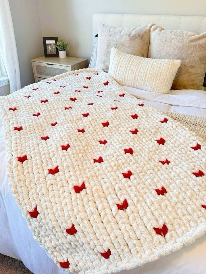 Nakışlı Beyaz Battaniye Kırmızı Kalplerle - Görsel 2