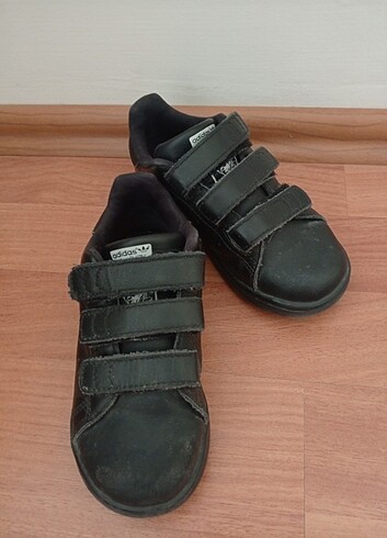 26 Beden siyah Renk Adidas çocuk ayakkabısı