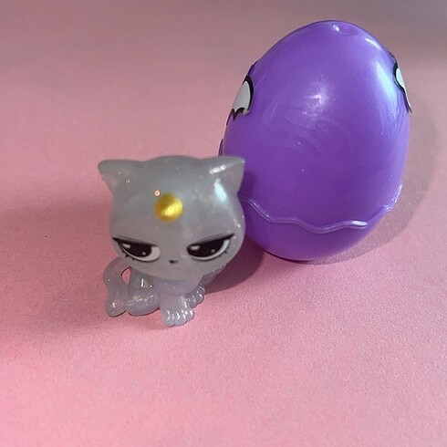 Oyuncak kedi figür