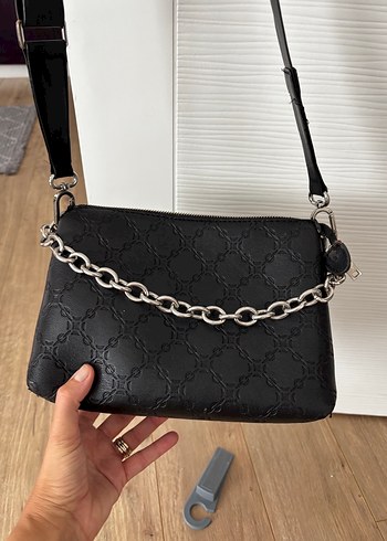  Beden Zincir Detaylı Siyah Deri Yılan Desenli Çanta