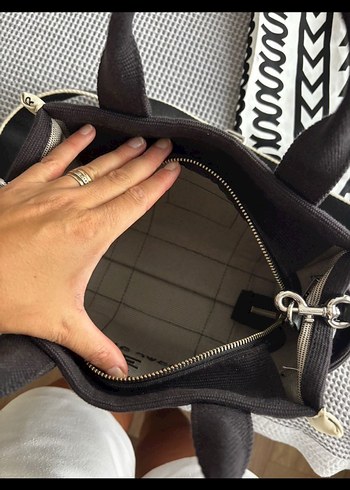  Beden siyah Renk Marc Jacobs Siyah Baskılı Kadın Çanta