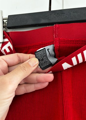 Kırmızı Nike V Yaka Atlet ve Şort Takımı - Görsel 4