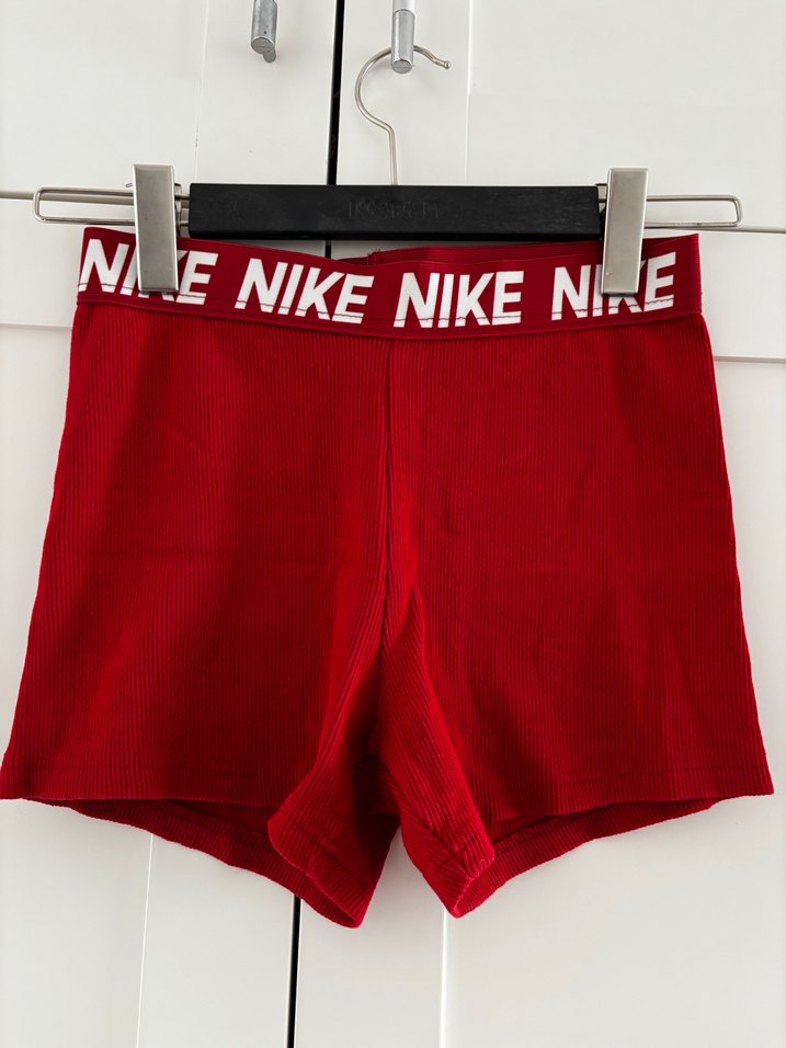 Kırmızı Nike V Yaka Atlet ve Şort Takımı - Görsel 3