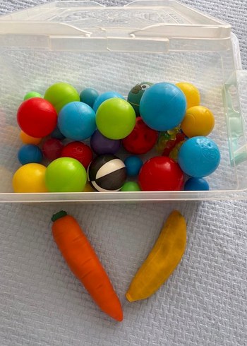 Renkli Oyuncak Toplar ve Meyve Seti - Görsel 2