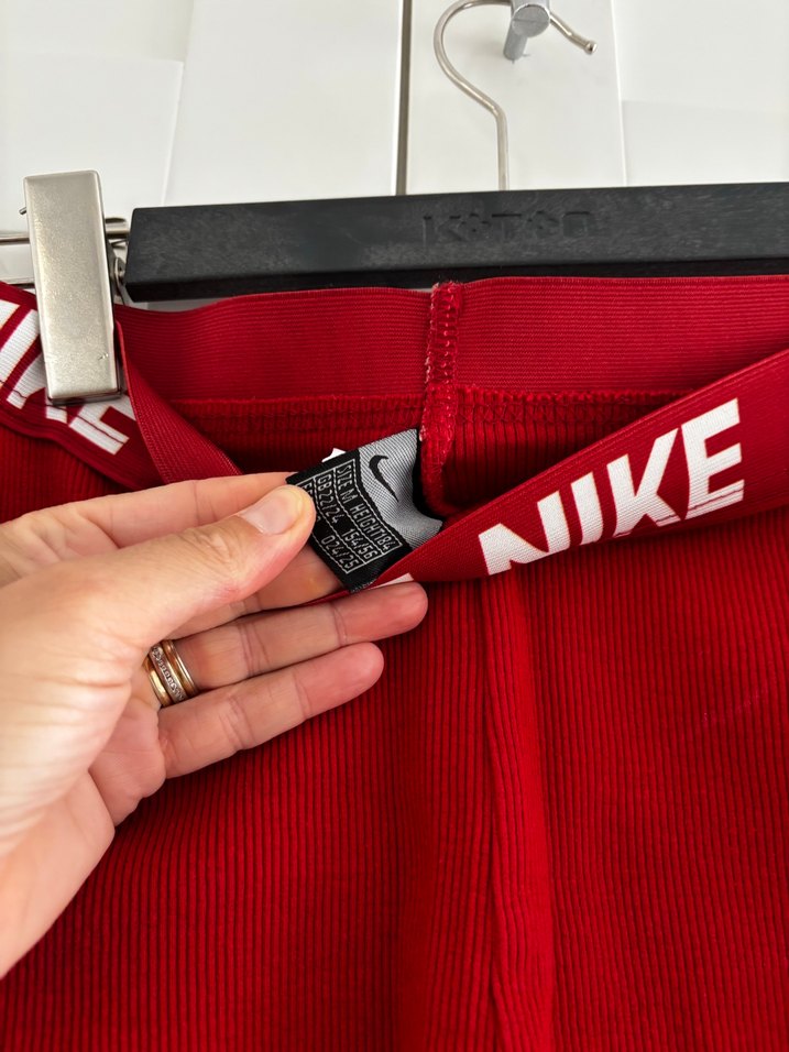 Nike Kırmızı V Yaka Kolsuz Mini Spor Takım - Görsel 4