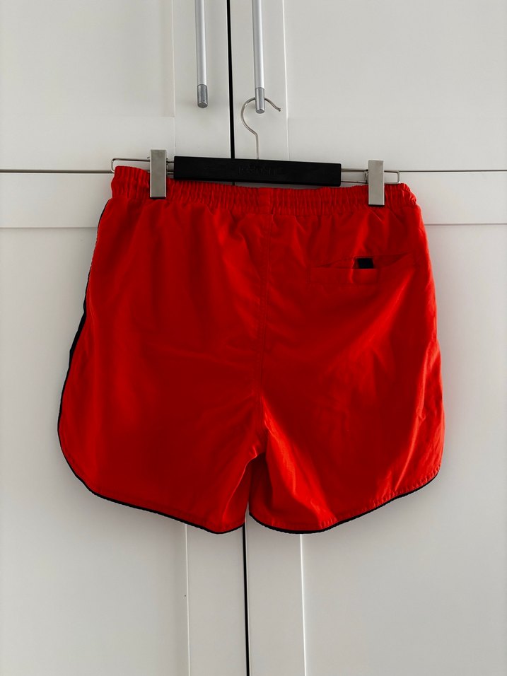 Kırmızı Spor Tarzı Mini Erkek Şort - Görsel 3