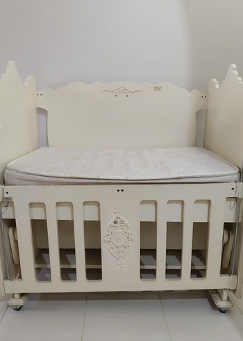 Krem Pastel Bebek Beşiği