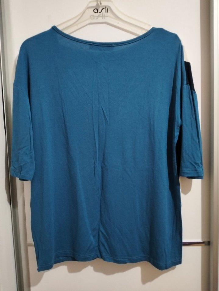 V Yaka Kısa Kollu Mavi Günlük Bluz - Görsel 2