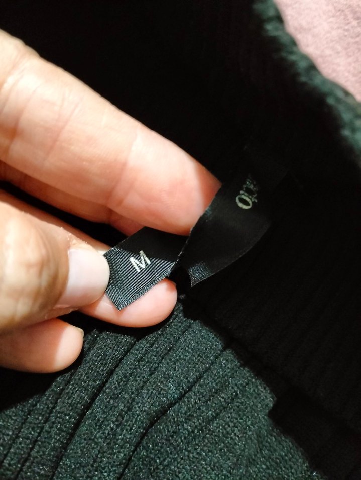 Kadın Siyah Pileli Yüksek Yakalı  Kazak - Görsel 4