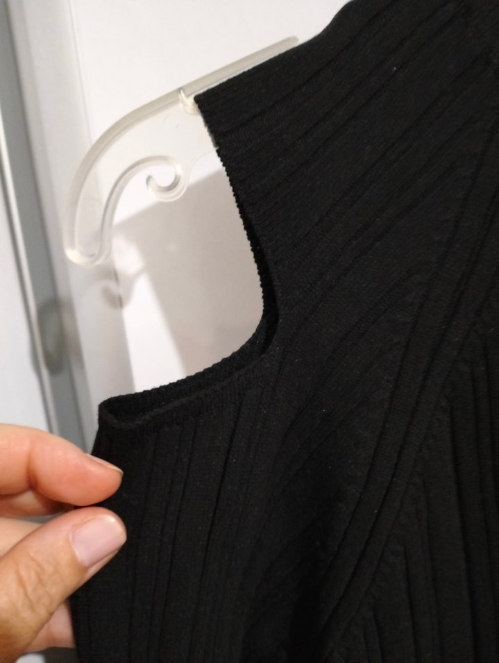 Kadın Siyah Pileli Yüksek Yakalı  Kazak - Görsel 2