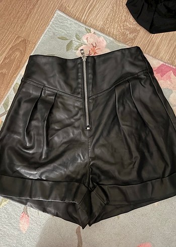 Siyah Deri Mini Şort Fermuarlı - Görsel 2