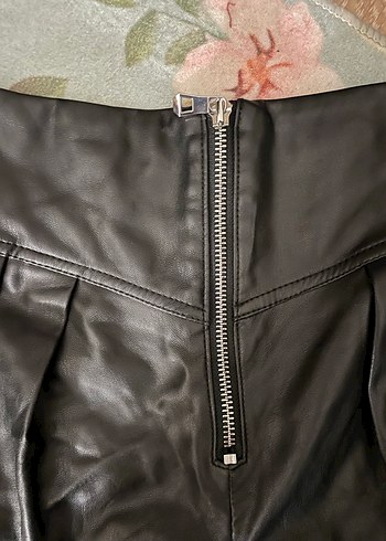 Siyah Deri Mini Şort Fermuarlı - Görsel 3